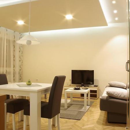 Square Studio Apartment Ni 外观 照片