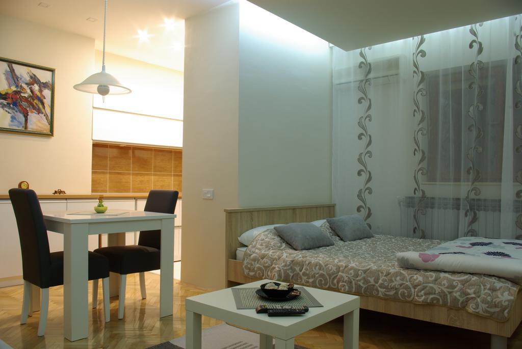 Square Studio Apartment Ni 外观 照片