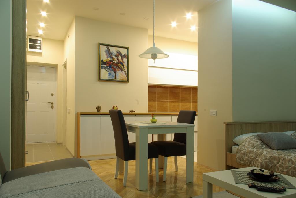 Square Studio Apartment Ni 外观 照片