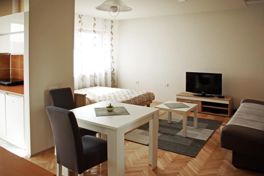 Square Studio Apartment Ni 外观 照片