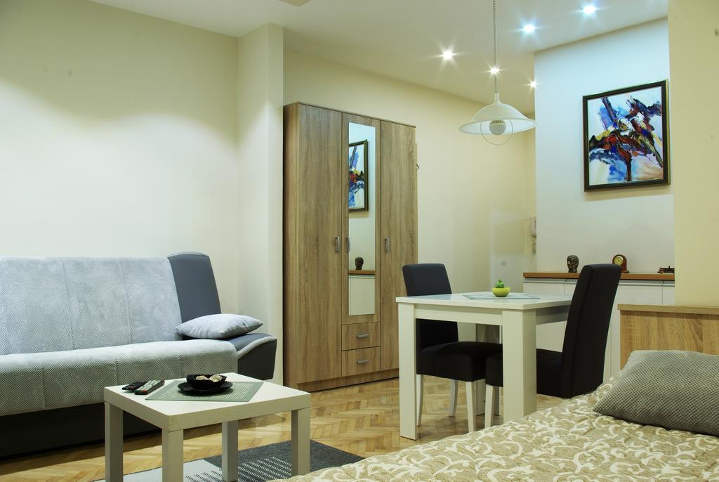 Square Studio Apartment Ni 外观 照片