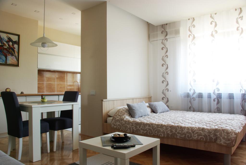 Square Studio Apartment Ni 外观 照片