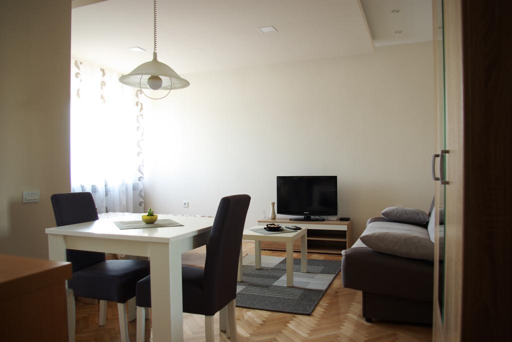Square Studio Apartment Ni 外观 照片